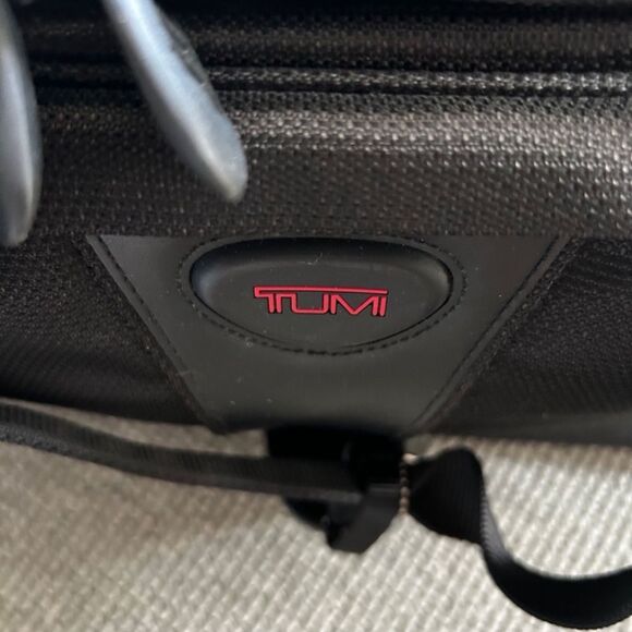 Tumi duffle bag - Picture 2 of 6